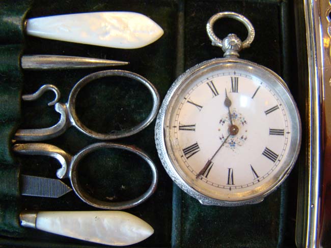 The contents of an English gentleman's dressing box circa 1850 — image 2
